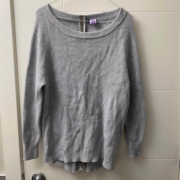 Grey sweater with zipper up the back - Picture 1 of 2